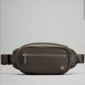 BNWT wunderlust belt bag in Sage Grey 💚